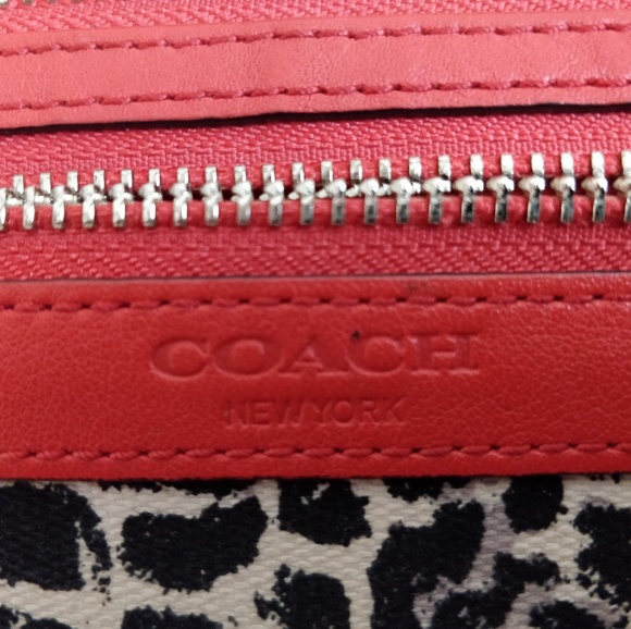 Red and Snakeskin Print Cluth (like new) - Picture 8 of 8